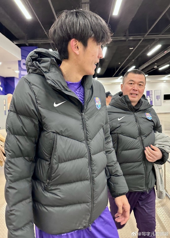 记者:谢维军头部没有大碍 但肋骨发现有骨裂