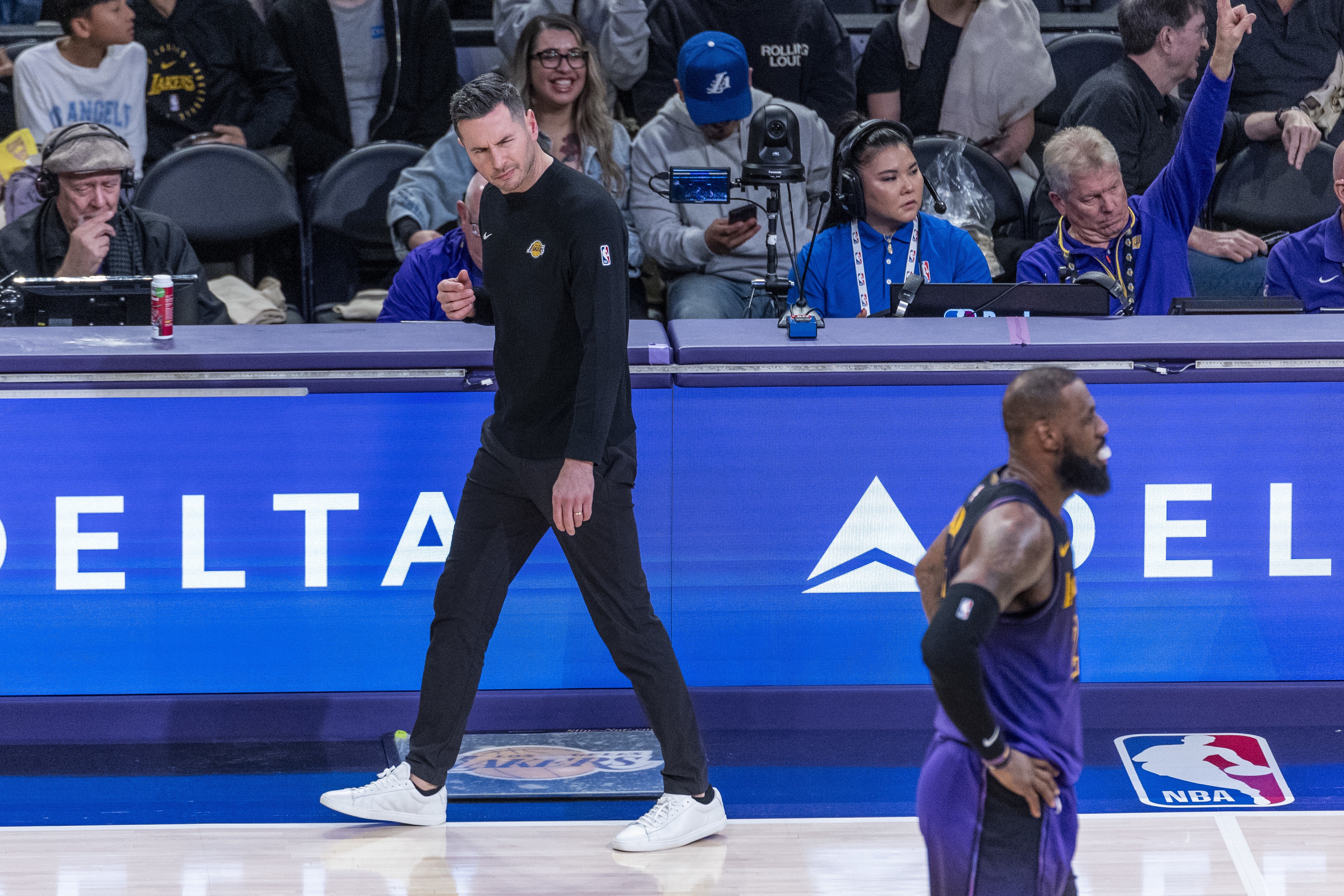 雷迪克:整合阵容可不是玩2K 交易会给人们生活产生巨大影响